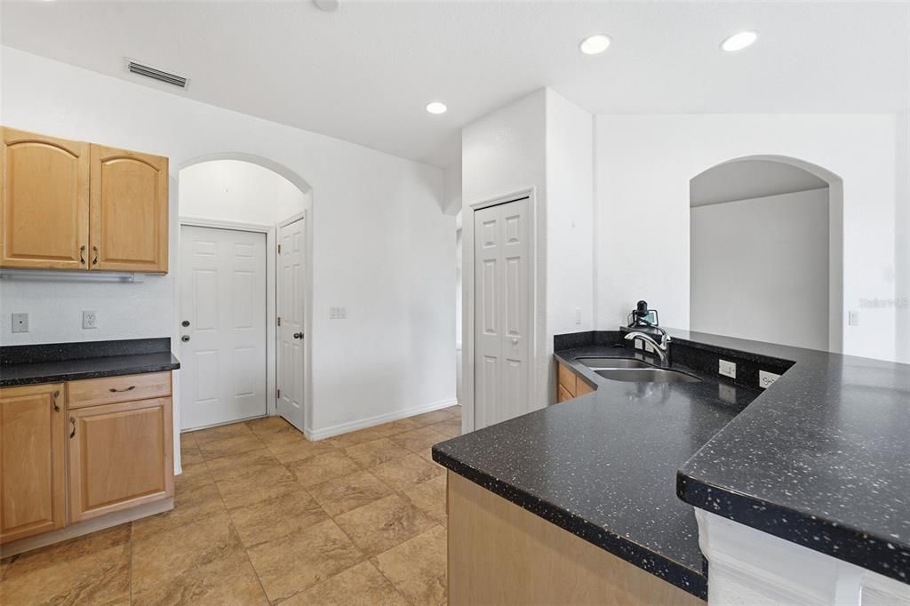 待售: $348,000 (3 贝兹, 2 浴室, 1978 平方英尺)