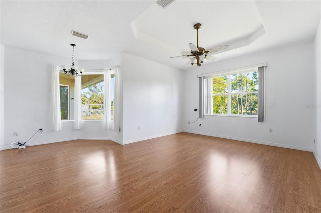 待售: $348,000 (3 贝兹, 2 浴室, 1978 平方英尺)