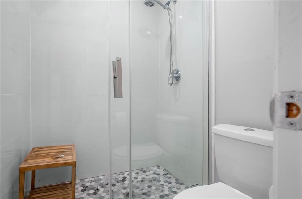 合同活跃: $345,000 (3 贝兹, 3 浴室, 1883 平方英尺)