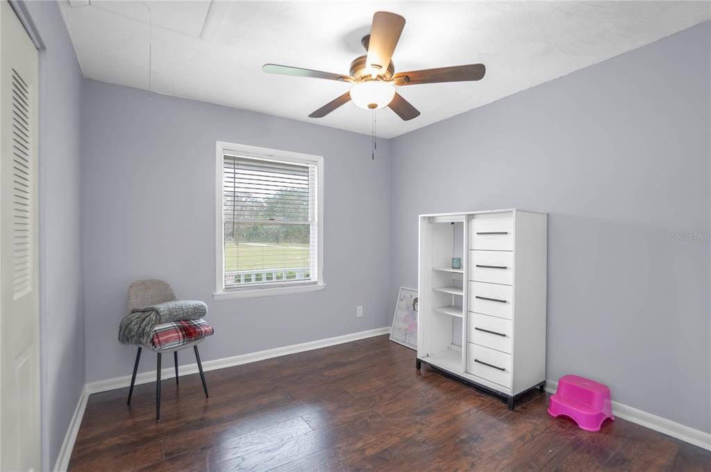 合同活跃: $345,000 (3 贝兹, 3 浴室, 1883 平方英尺)