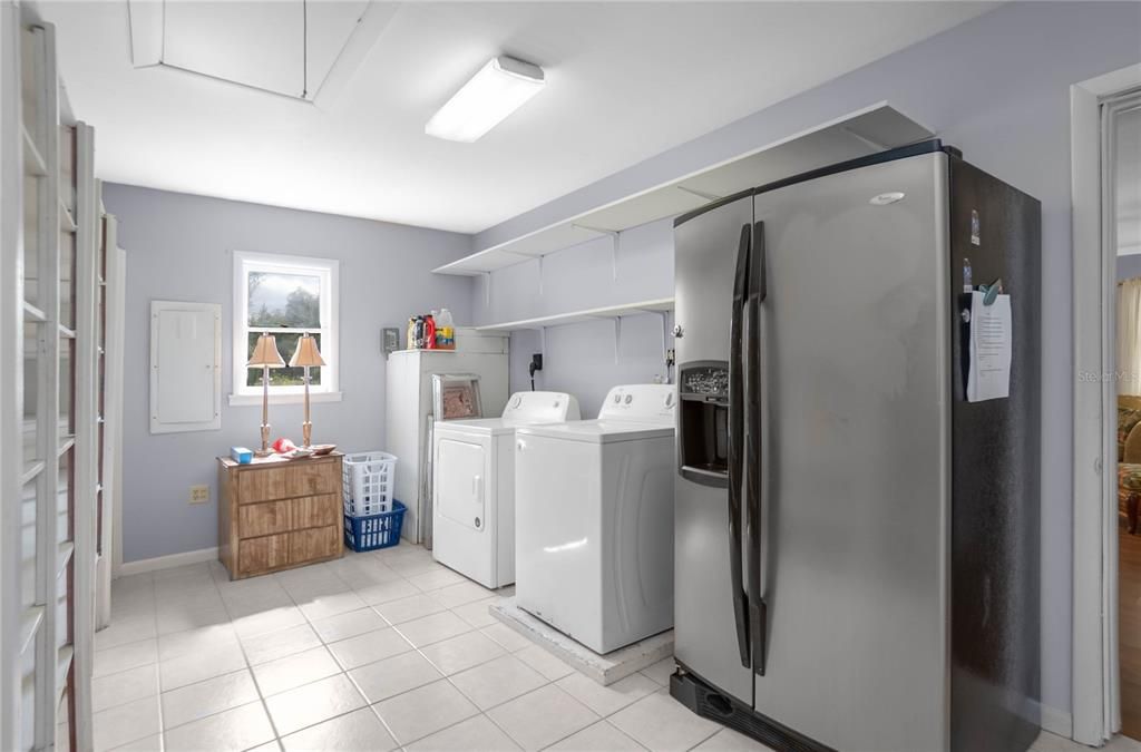 合同活跃: $345,000 (3 贝兹, 3 浴室, 1883 平方英尺)