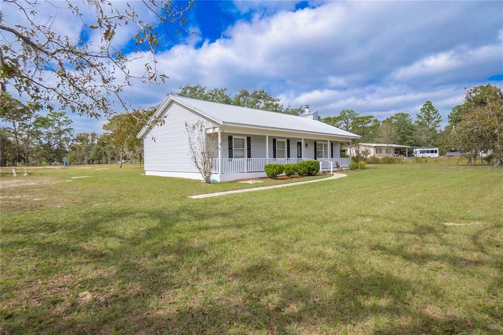 合同活跃: $345,000 (3 贝兹, 3 浴室, 1883 平方英尺)