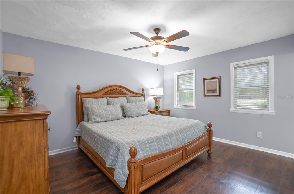 合同活跃: $345,000 (3 贝兹, 3 浴室, 1883 平方英尺)