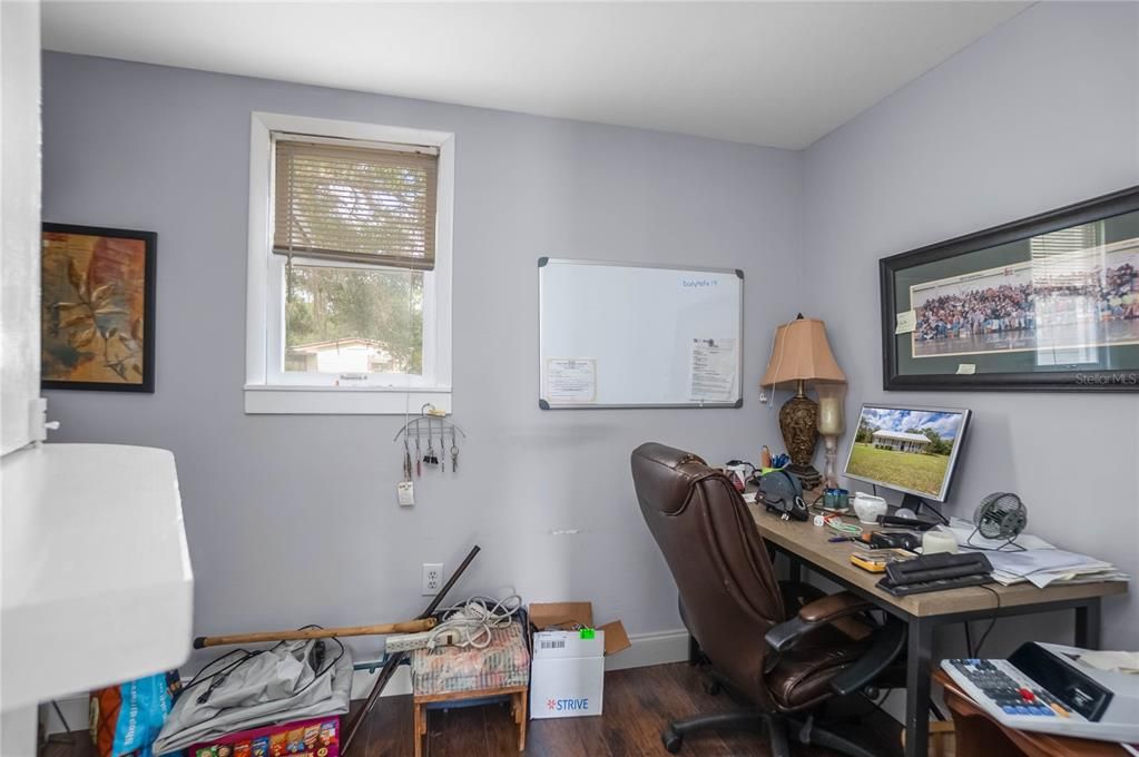 合同活跃: $345,000 (3 贝兹, 3 浴室, 1883 平方英尺)