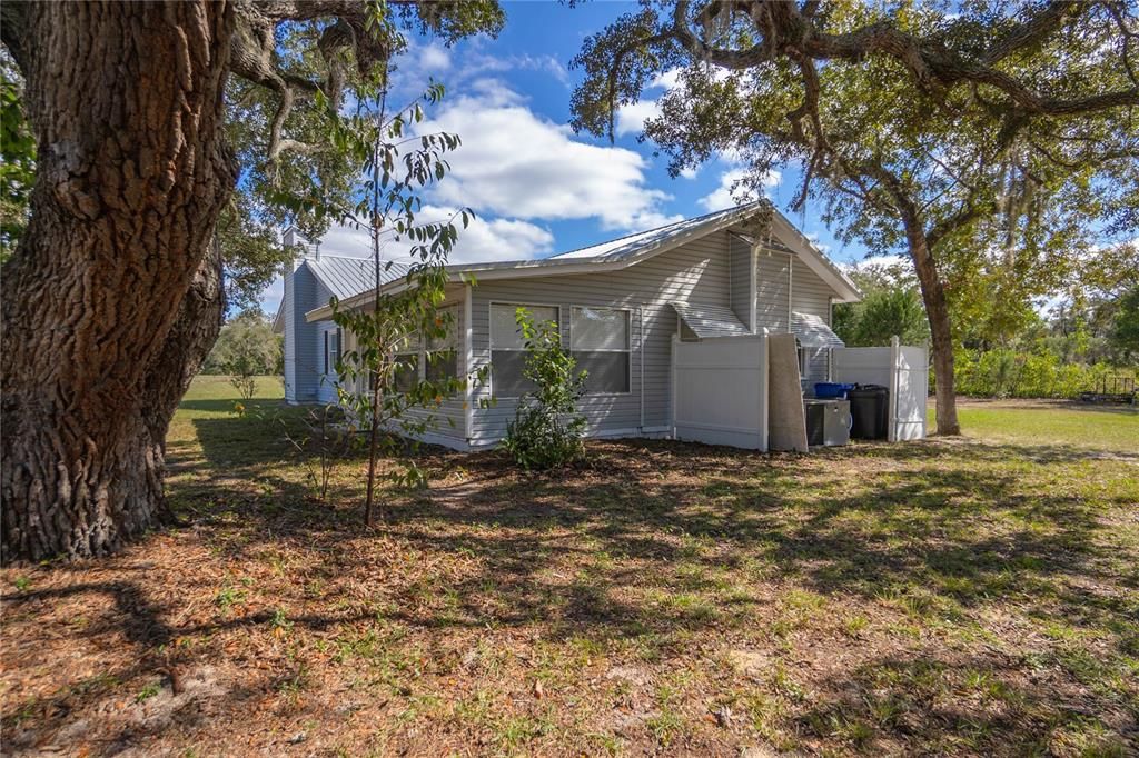 合同活跃: $345,000 (3 贝兹, 3 浴室, 1883 平方英尺)