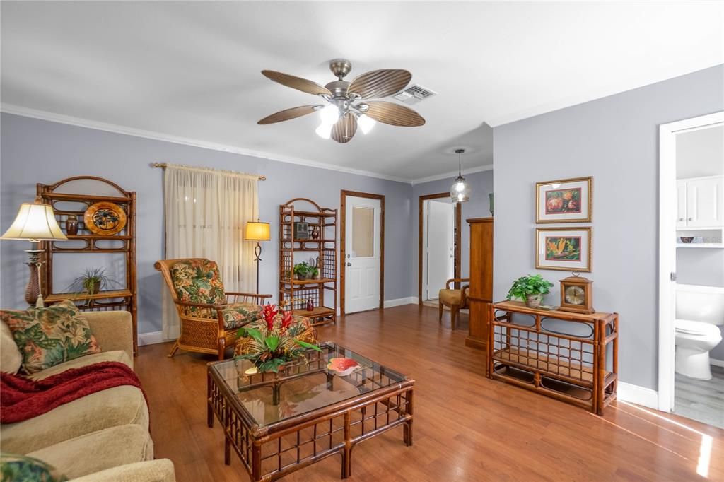 合同活跃: $345,000 (3 贝兹, 3 浴室, 1883 平方英尺)