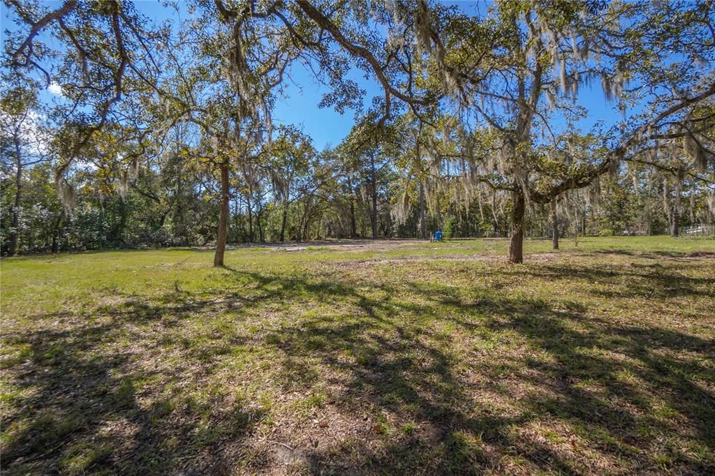 合同活跃: $345,000 (3 贝兹, 3 浴室, 1883 平方英尺)