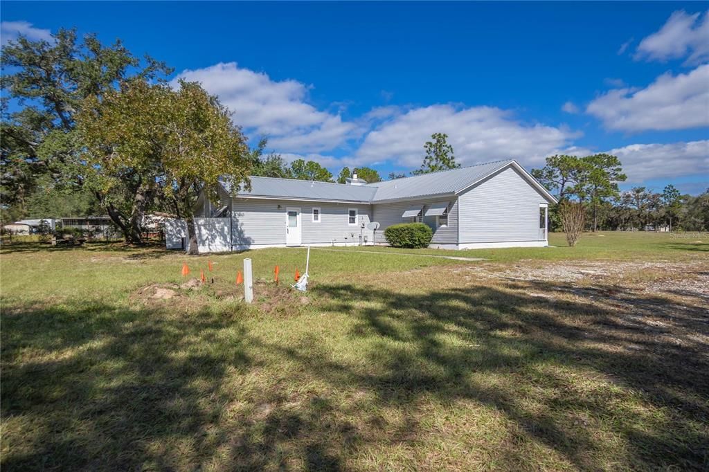 合同活跃: $345,000 (3 贝兹, 3 浴室, 1883 平方英尺)