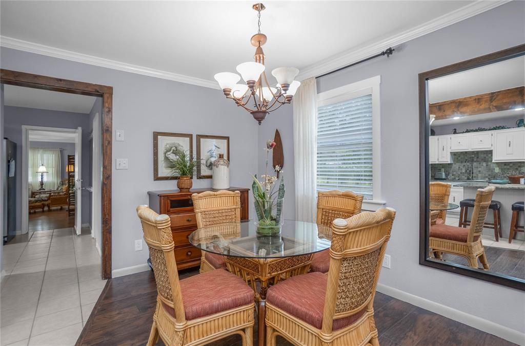 合同活跃: $345,000 (3 贝兹, 3 浴室, 1883 平方英尺)