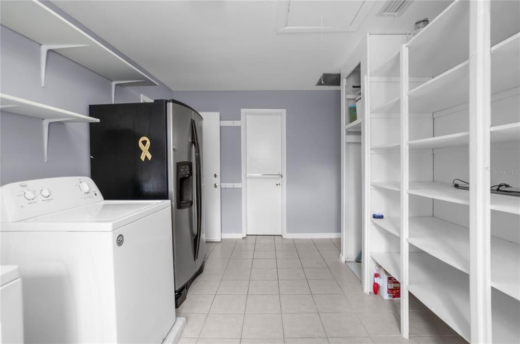 合同活跃: $345,000 (3 贝兹, 3 浴室, 1883 平方英尺)