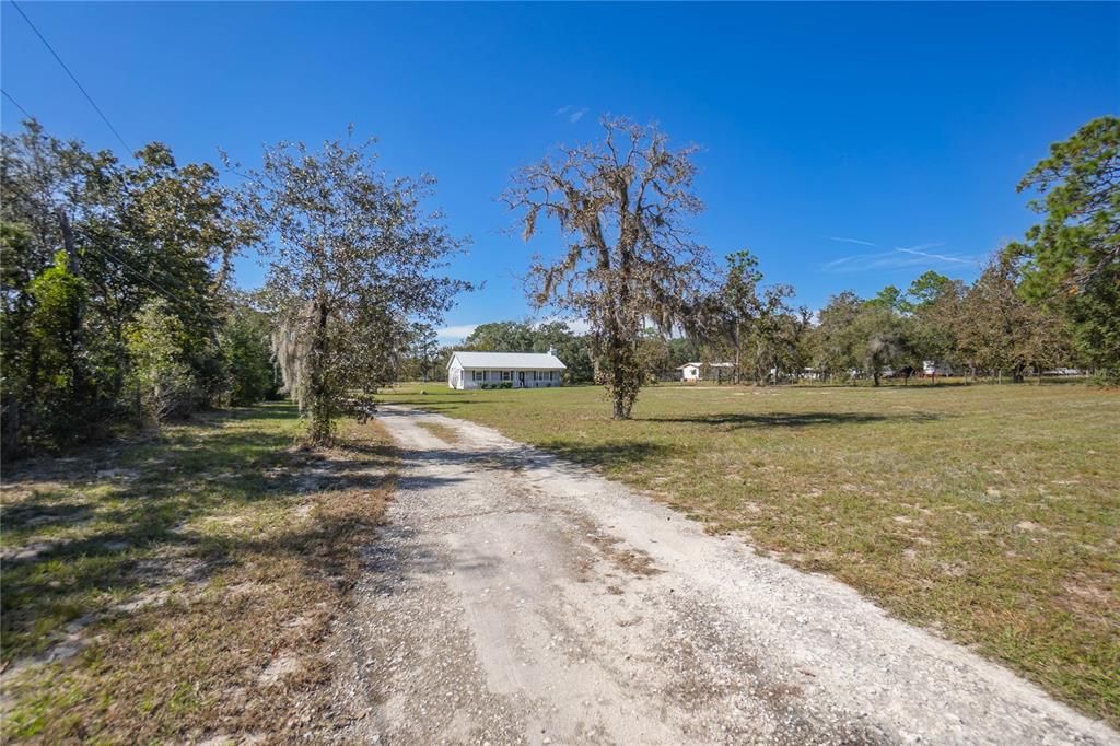 合同活跃: $345,000 (3 贝兹, 3 浴室, 1883 平方英尺)