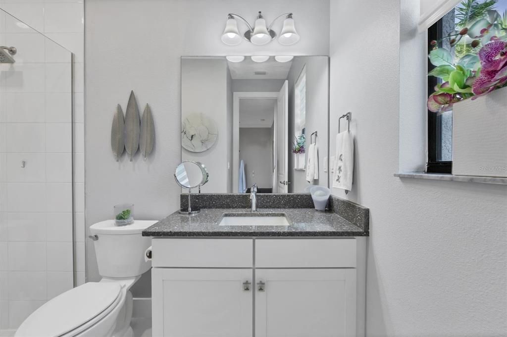 Под контрактом: $895,000 (3 спален, 3 ванн, 2217 Квадратных фут)