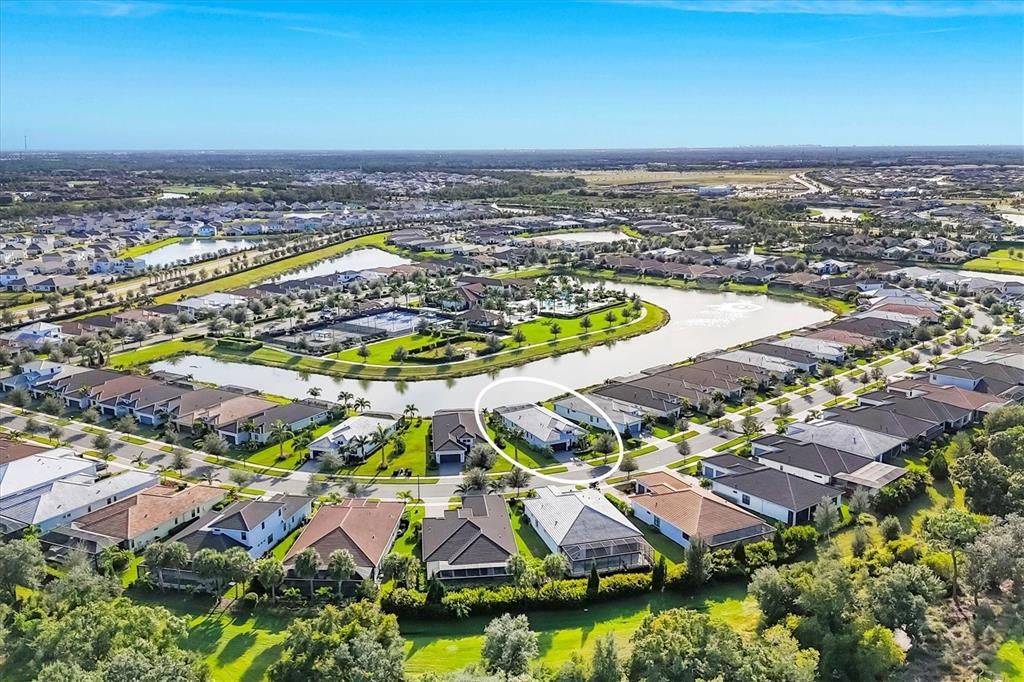 Под контрактом: $895,000 (3 спален, 3 ванн, 2217 Квадратных фут)