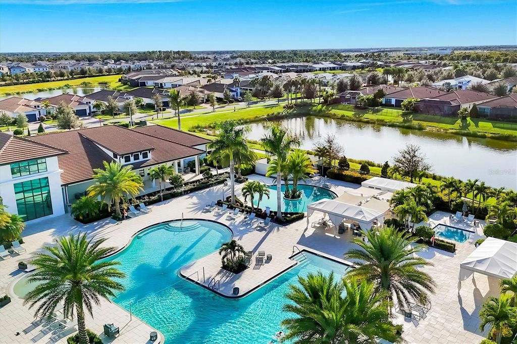 Под контрактом: $895,000 (3 спален, 3 ванн, 2217 Квадратных фут)