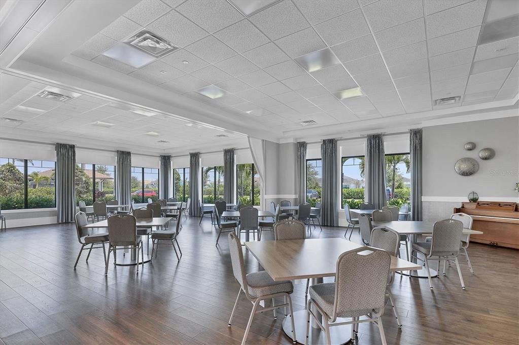 Под контрактом: $895,000 (3 спален, 3 ванн, 2217 Квадратных фут)