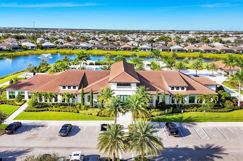 Под контрактом: $895,000 (3 спален, 3 ванн, 2217 Квадратных фут)