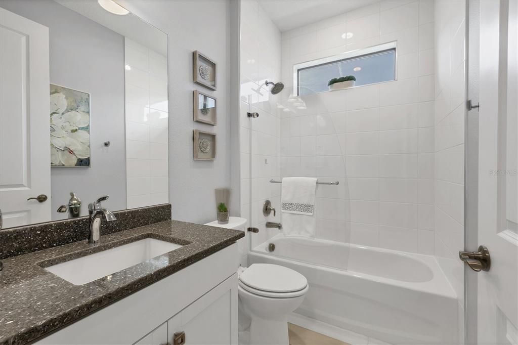 Под контрактом: $895,000 (3 спален, 3 ванн, 2217 Квадратных фут)