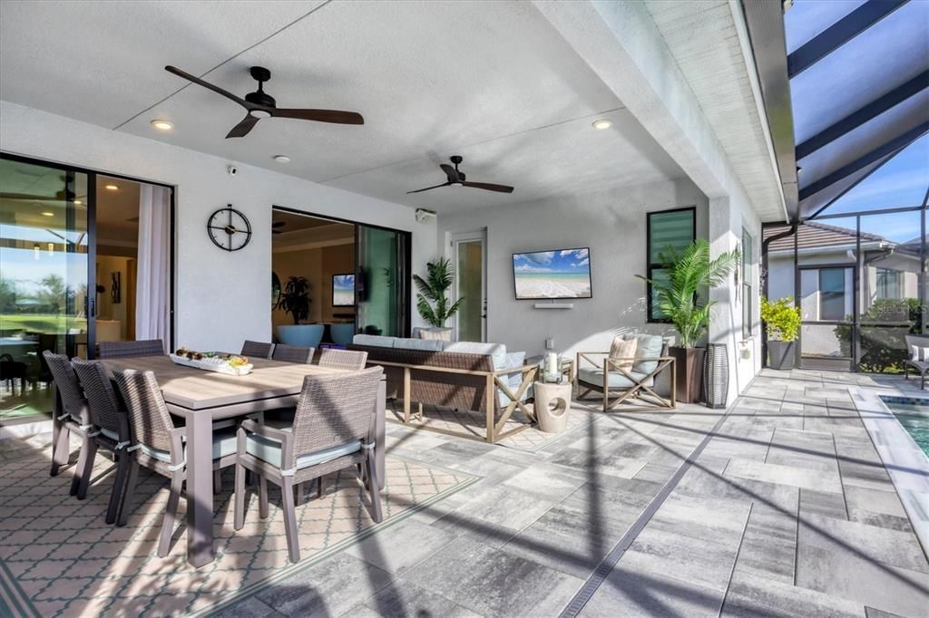 Под контрактом: $895,000 (3 спален, 3 ванн, 2217 Квадратных фут)