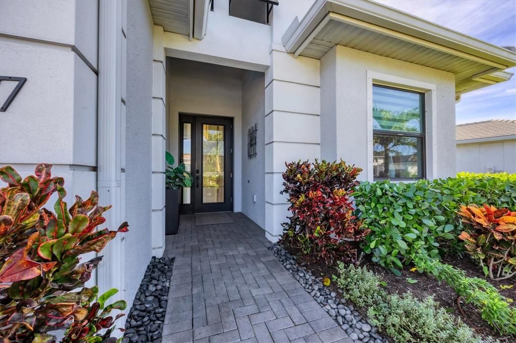 Под контрактом: $895,000 (3 спален, 3 ванн, 2217 Квадратных фут)