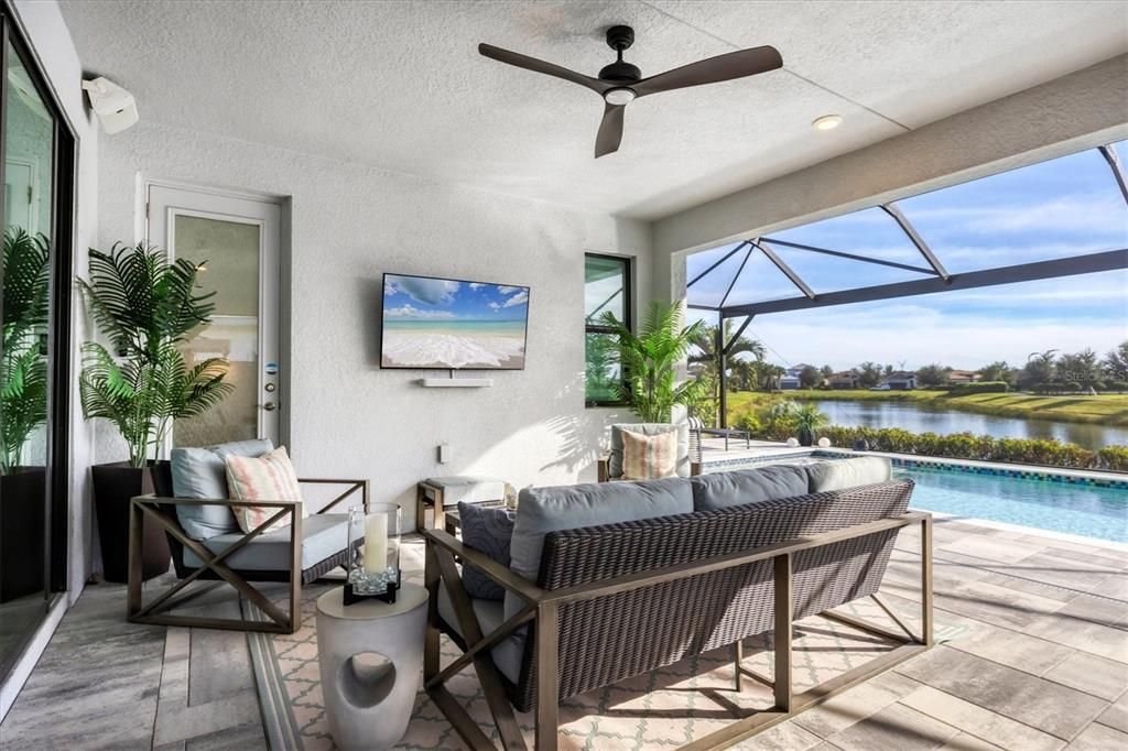 Под контрактом: $895,000 (3 спален, 3 ванн, 2217 Квадратных фут)