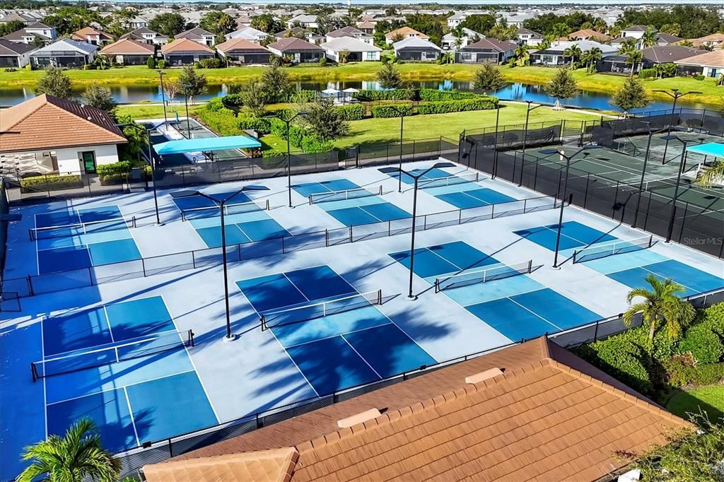 Под контрактом: $895,000 (3 спален, 3 ванн, 2217 Квадратных фут)