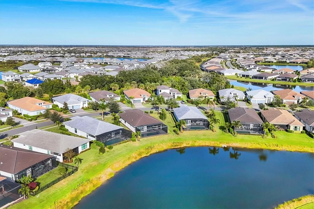 Под контрактом: $895,000 (3 спален, 3 ванн, 2217 Квадратных фут)