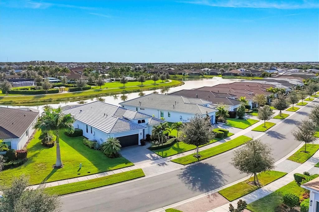 Под контрактом: $895,000 (3 спален, 3 ванн, 2217 Квадратных фут)