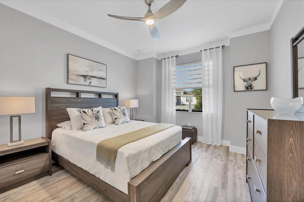 Под контрактом: $895,000 (3 спален, 3 ванн, 2217 Квадратных фут)