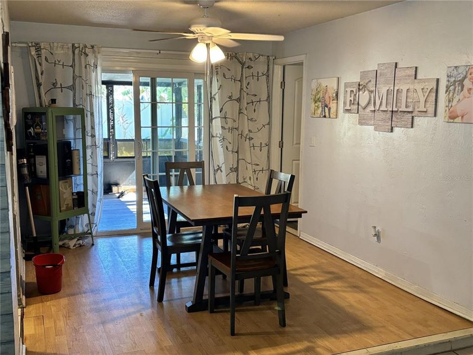 En Venta: $319,000 (3 camas, 2 baños, 1686 Pies cuadrados)