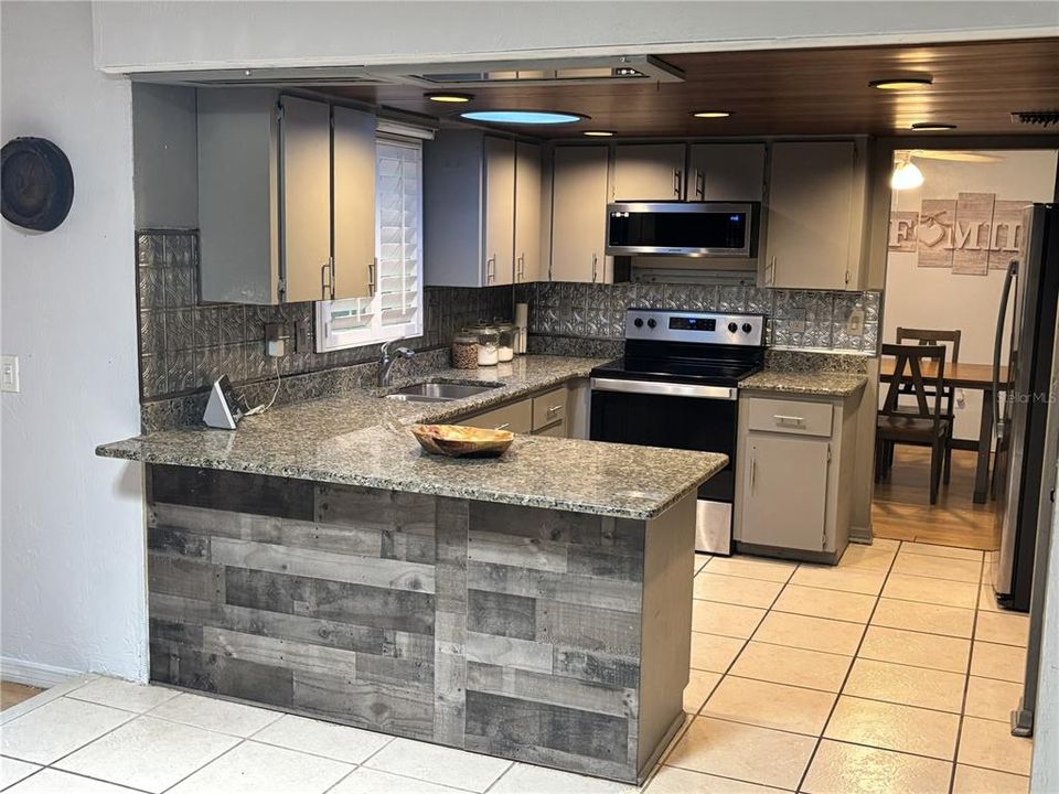 En Venta: $319,000 (3 camas, 2 baños, 1686 Pies cuadrados)