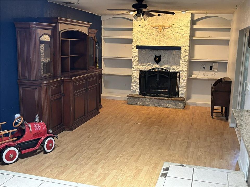 En Venta: $319,000 (3 camas, 2 baños, 1686 Pies cuadrados)