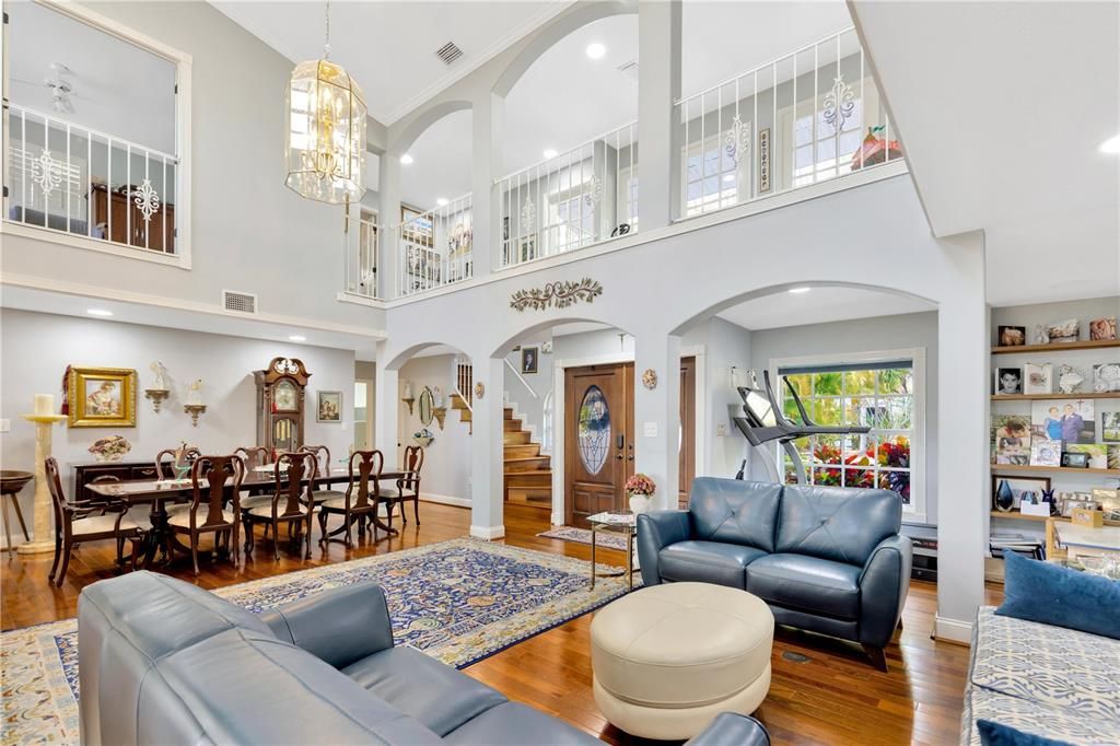 En Venta: $1,400,000 (5 camas, 3 baños, 3350 Pies cuadrados)