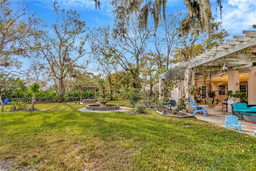 En Venta: $1,400,000 (5 camas, 3 baños, 3350 Pies cuadrados)