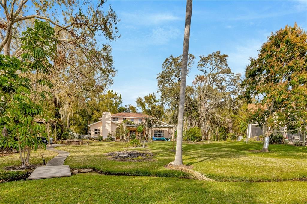 En Venta: $1,400,000 (5 camas, 3 baños, 3350 Pies cuadrados)