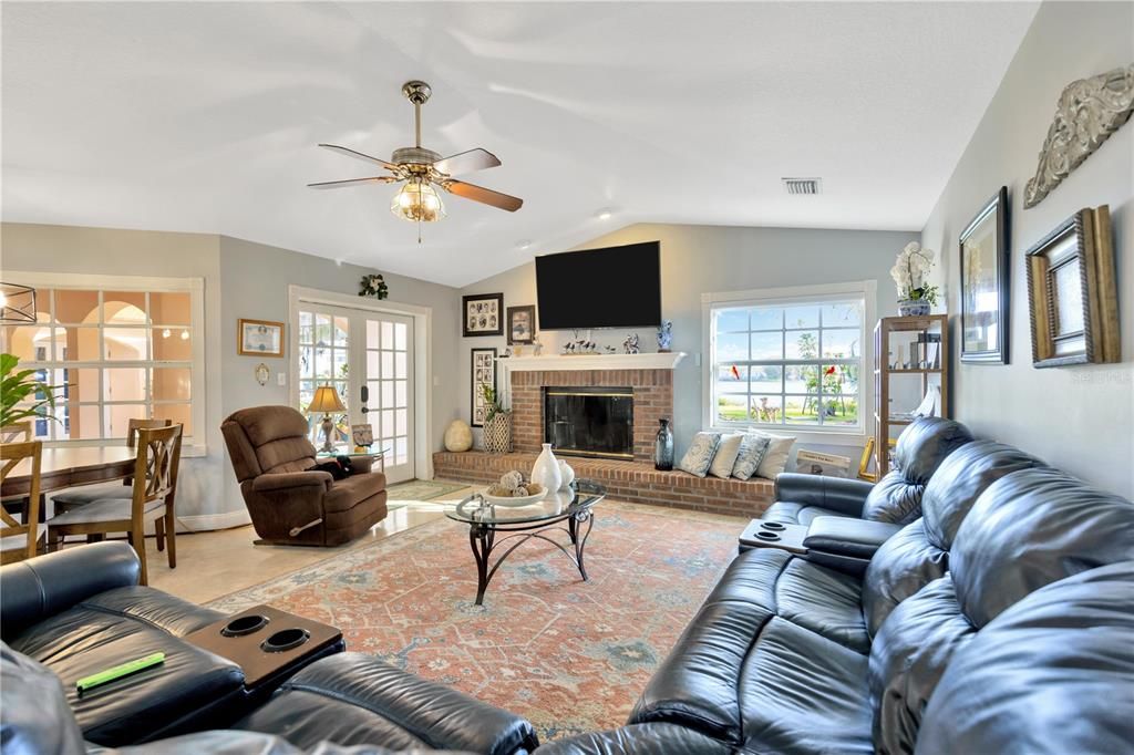 En Venta: $1,400,000 (5 camas, 3 baños, 3350 Pies cuadrados)