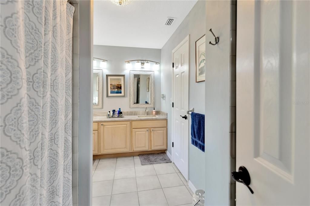 En Venta: $1,400,000 (5 camas, 3 baños, 3350 Pies cuadrados)