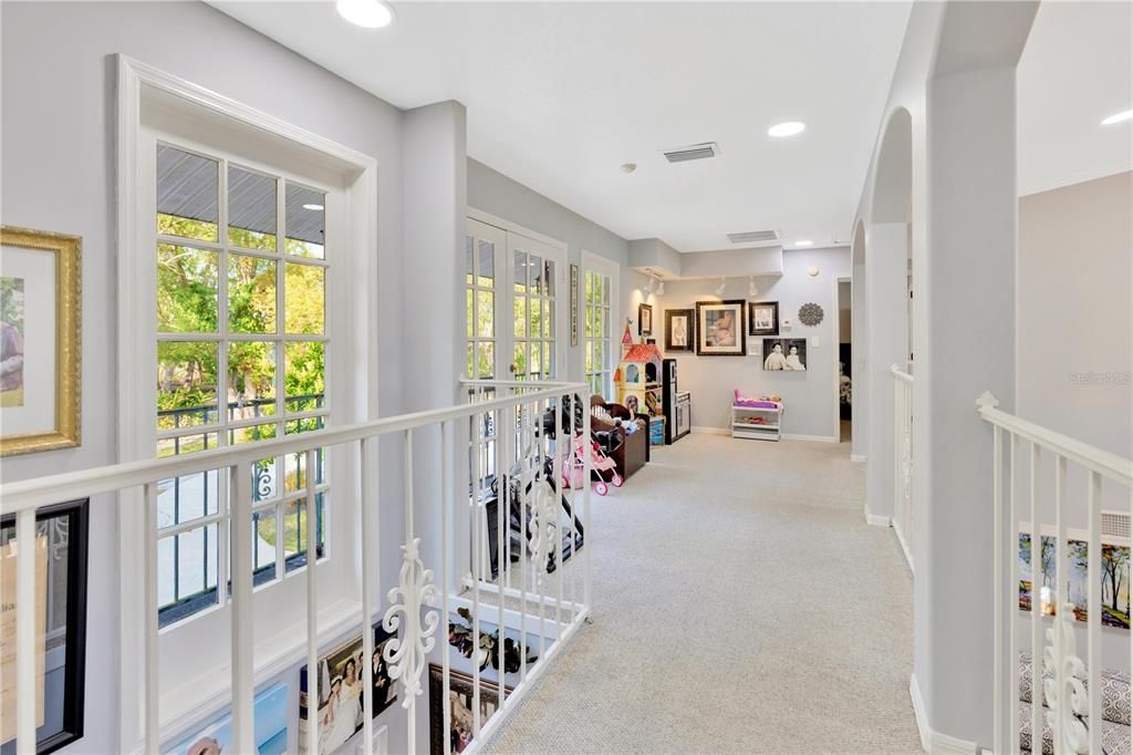 En Venta: $1,400,000 (5 camas, 3 baños, 3350 Pies cuadrados)