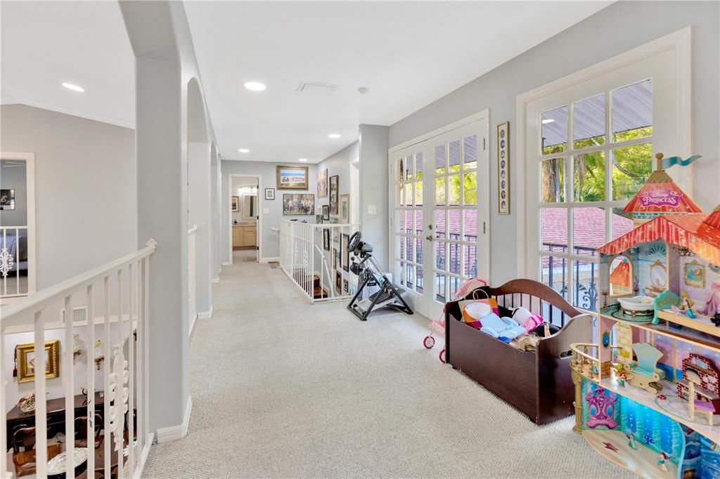 En Venta: $1,400,000 (5 camas, 3 baños, 3350 Pies cuadrados)