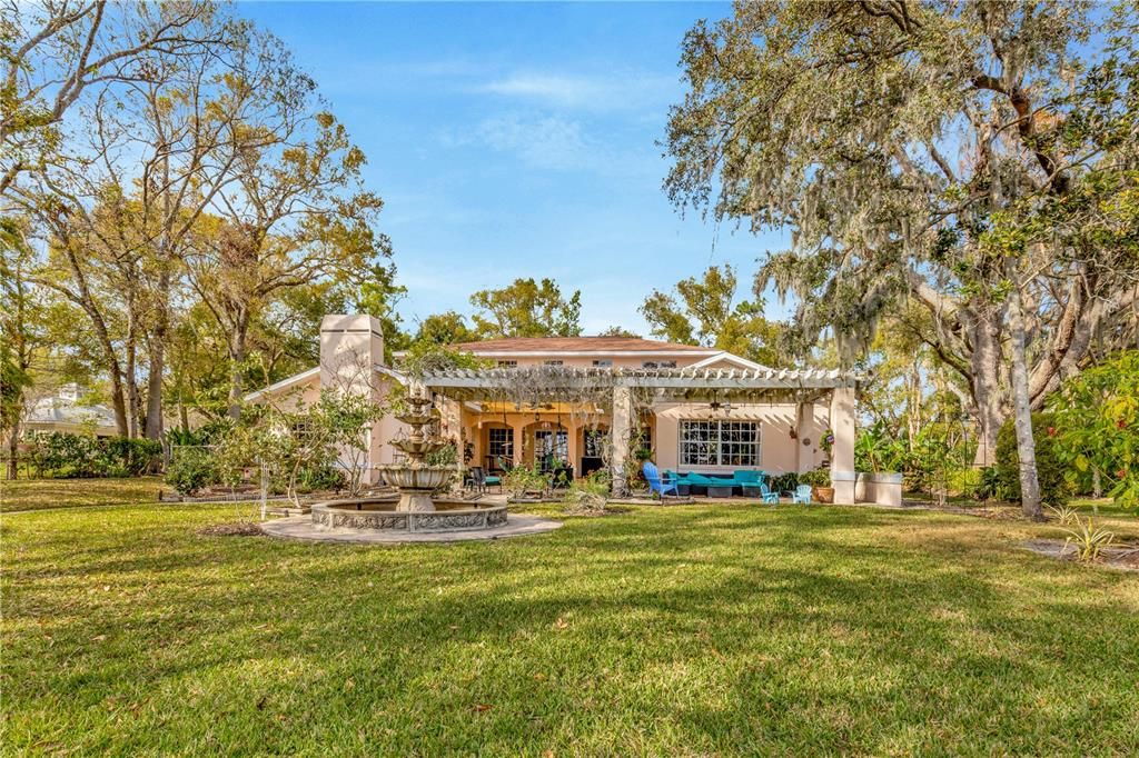 En Venta: $1,400,000 (5 camas, 3 baños, 3350 Pies cuadrados)