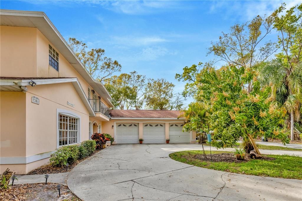 En Venta: $1,400,000 (5 camas, 3 baños, 3350 Pies cuadrados)