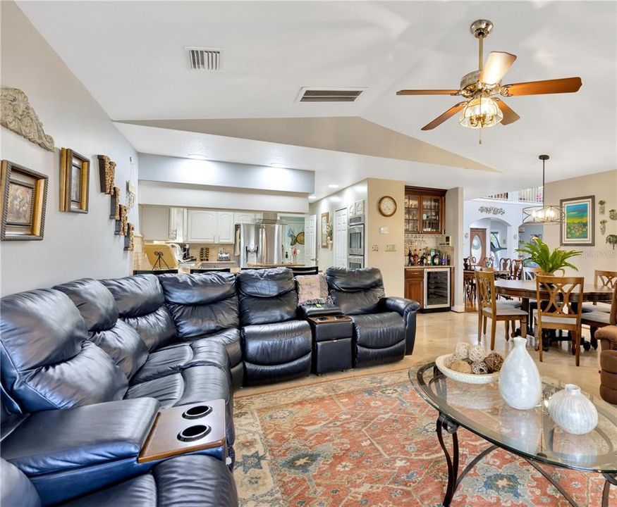 En Venta: $1,400,000 (5 camas, 3 baños, 3350 Pies cuadrados)