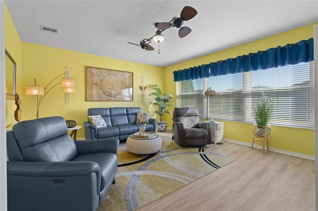 На продажу: $339,000 (3 спален, 2 ванн, 2093 Квадратных фут)