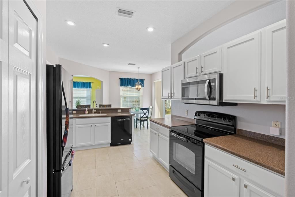 На продажу: $339,000 (3 спален, 2 ванн, 2093 Квадратных фут)