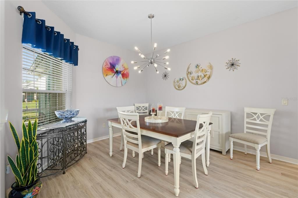 На продажу: $339,000 (3 спален, 2 ванн, 2093 Квадратных фут)