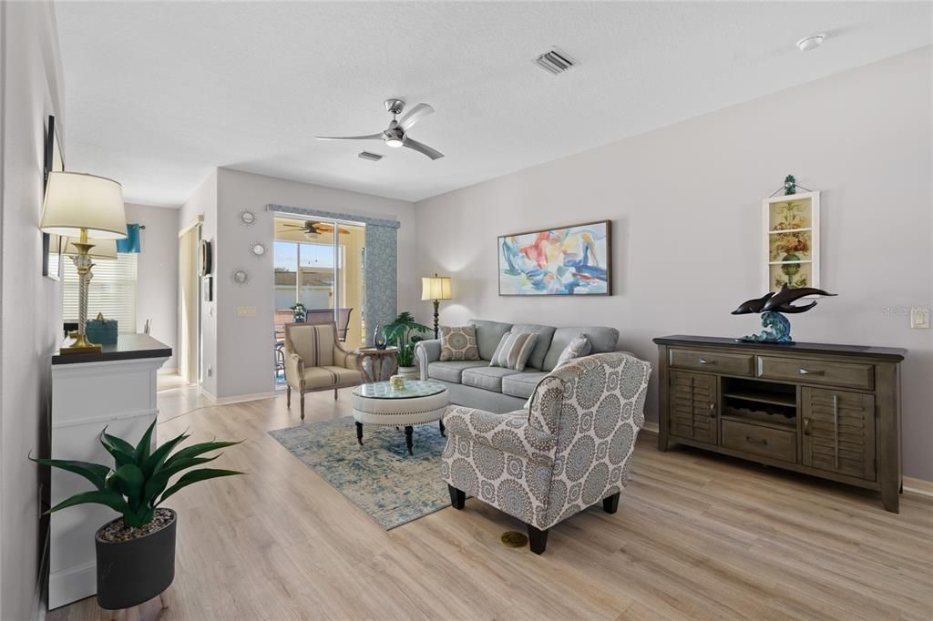 На продажу: $339,000 (3 спален, 2 ванн, 2093 Квадратных фут)