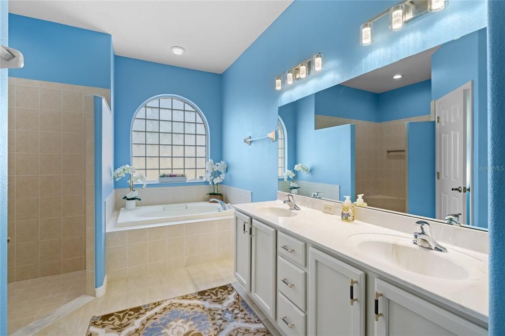 На продажу: $339,000 (3 спален, 2 ванн, 2093 Квадратных фут)