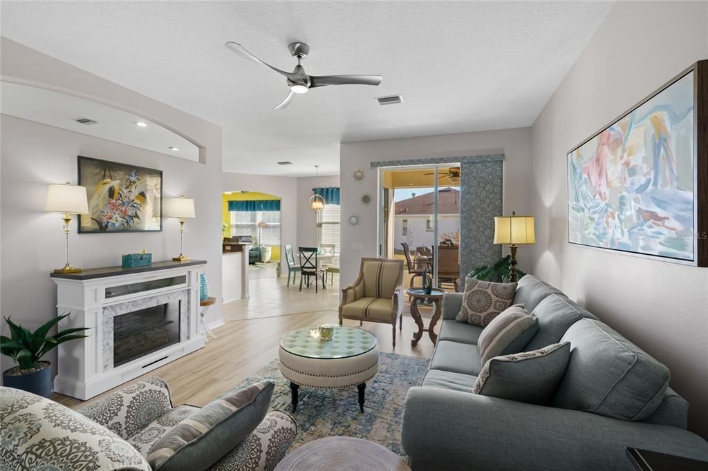 На продажу: $339,000 (3 спален, 2 ванн, 2093 Квадратных фут)