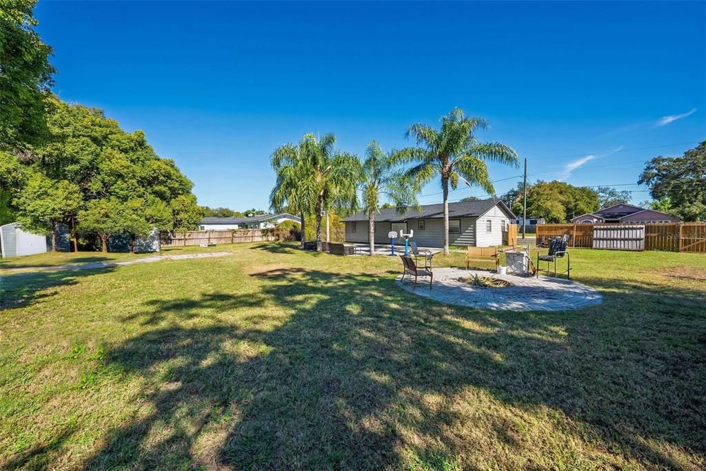 Под контрактом: $319,000 (3 спален, 2 ванн, 1155 Квадратных фут)