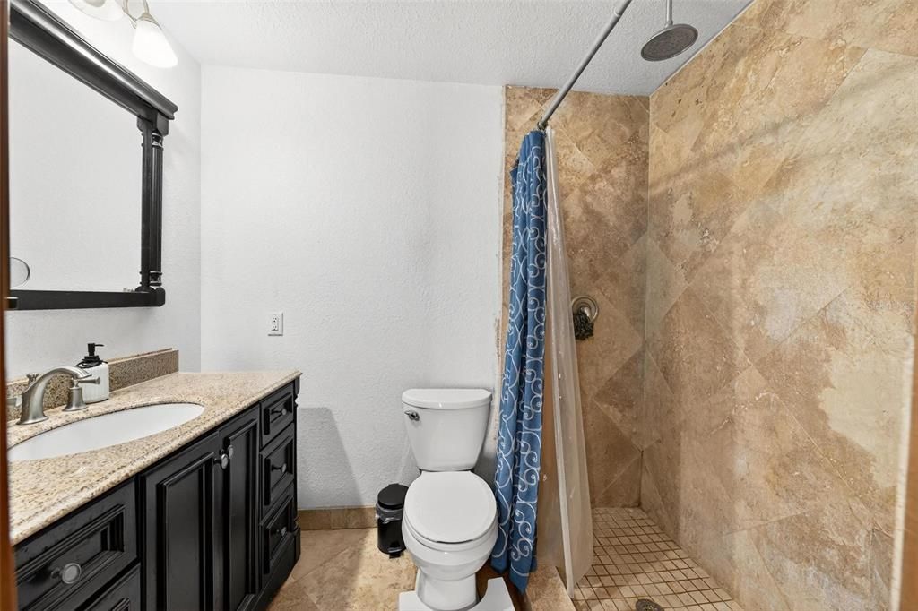 Под контрактом: $319,000 (3 спален, 2 ванн, 1155 Квадратных фут)