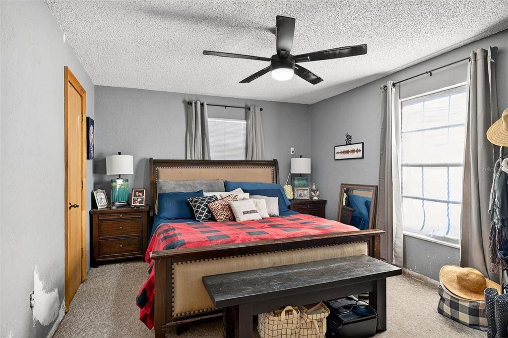 Под контрактом: $319,000 (3 спален, 2 ванн, 1155 Квадратных фут)